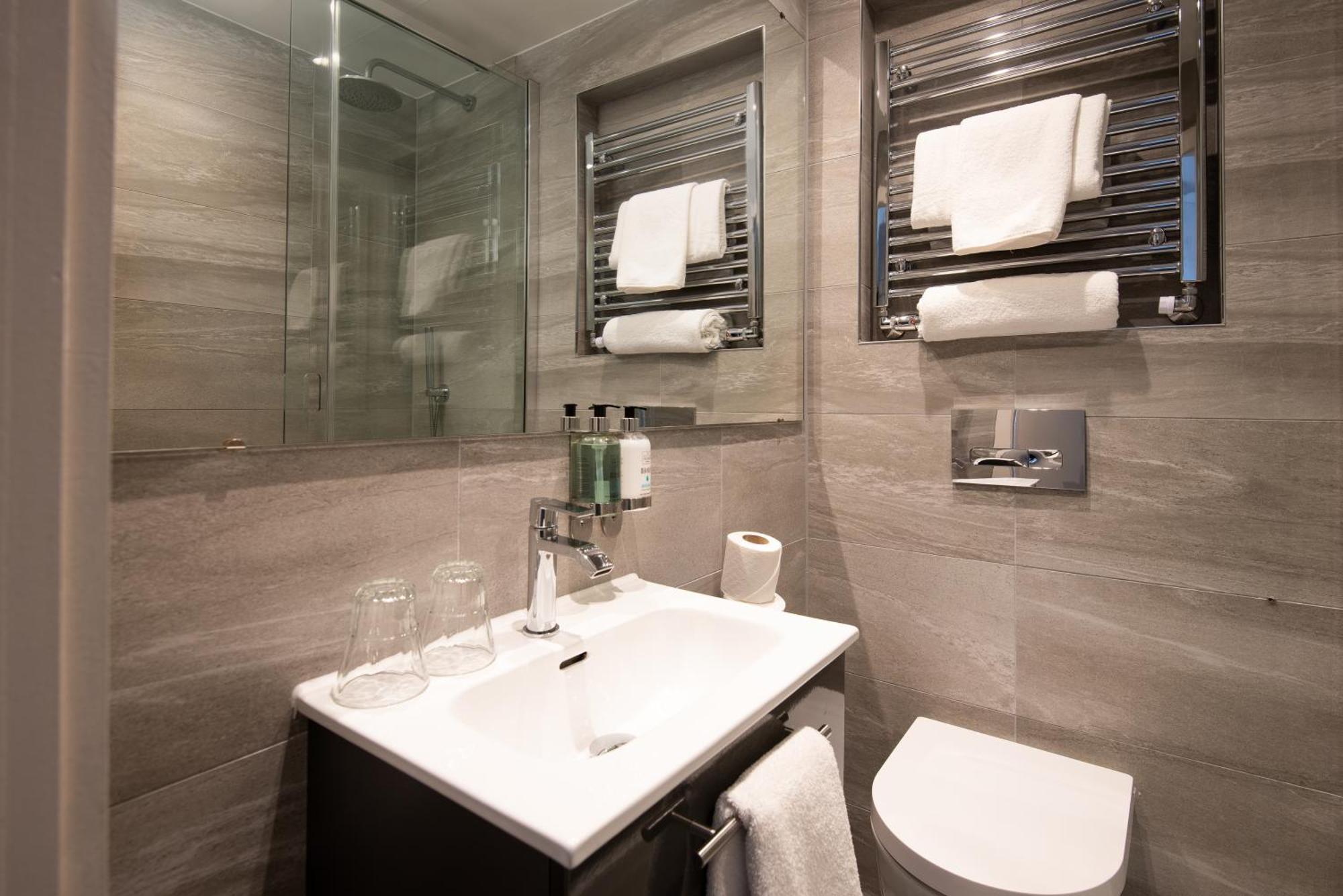 Windermere Rooms At The Wateredge Inn Ембълсайд Екстериор снимка